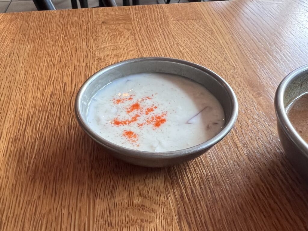 ビリヤニトウキョウヨーグルトソースアップ