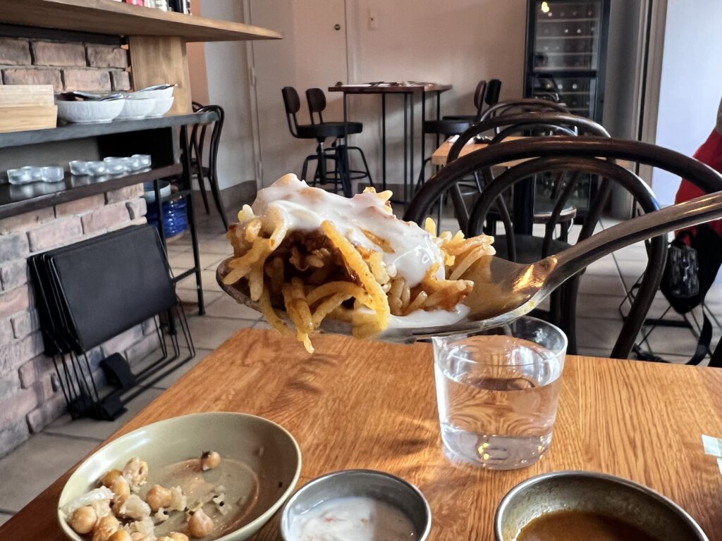 ビリヤニトウキョウヨーグルトソースかけてビリヤニリフトアップ