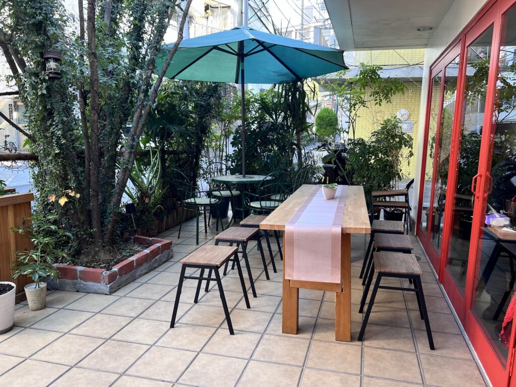 ビリヤニトウキョウテラス席左