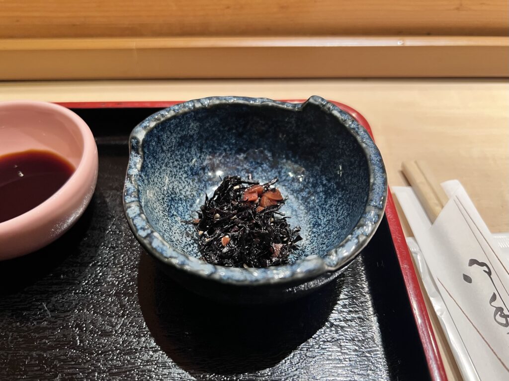 いろ川小鉢梅ひじきアップ