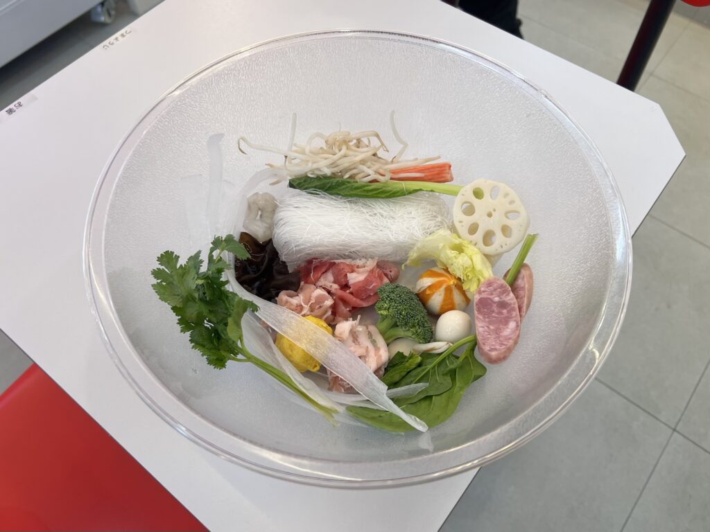 湯火功夫具材を入れたボウル