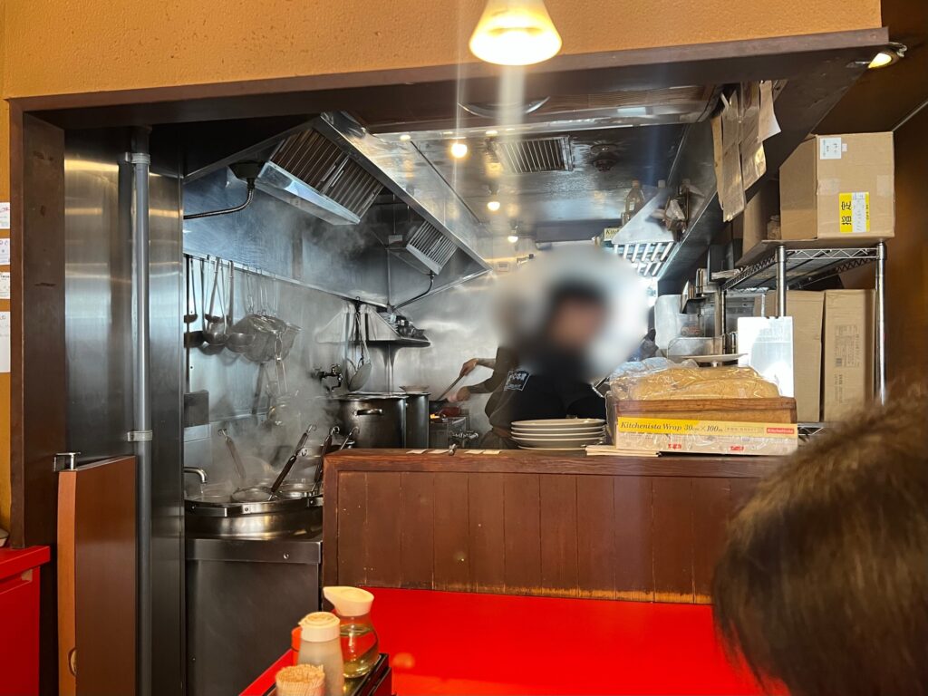 末廣ラーメン本舗厨房風景