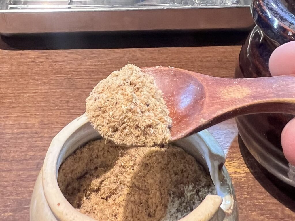 つけ麺屋ひまわり魚粉リフトアップ