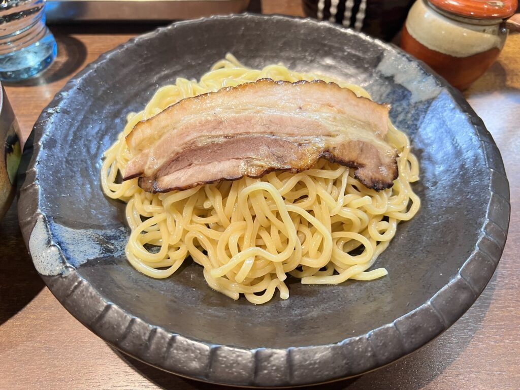 つけ麺屋ひまわり麺とチャーシューアップ