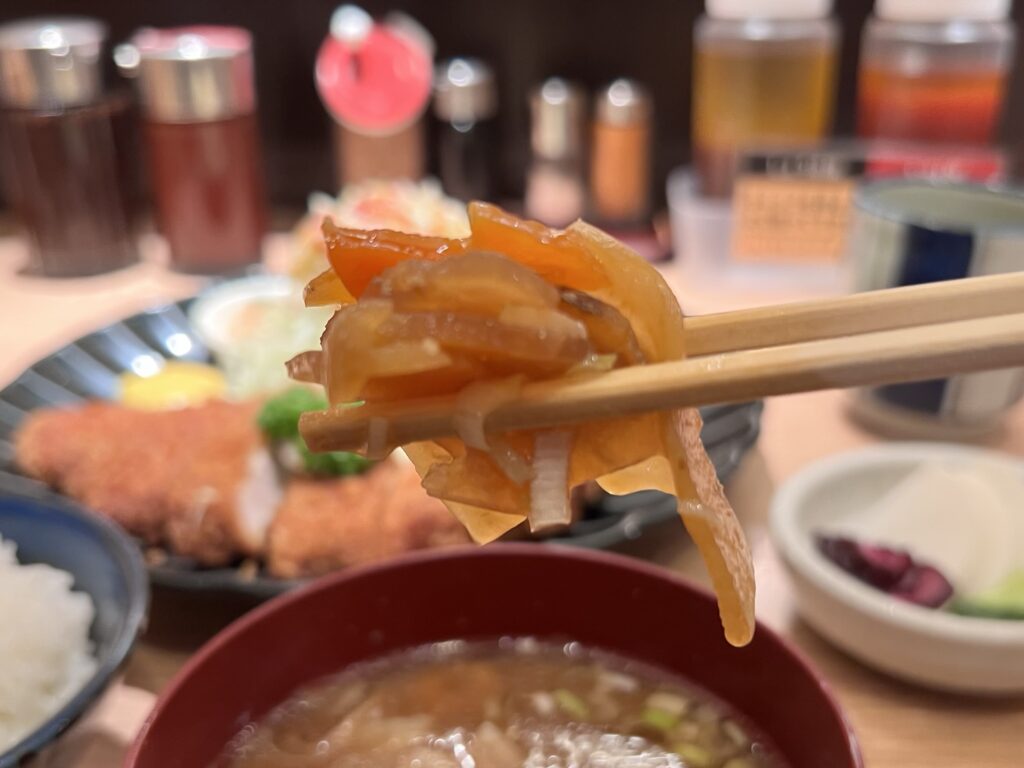 とん久豚汁具材リフトアップ