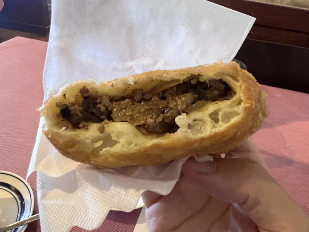 チャイカピロシキ割ったところ