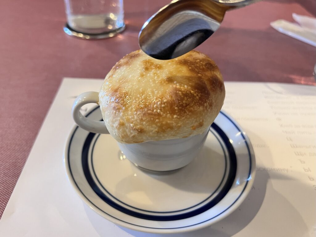 チャイカつぼ焼きパン生地割るところ