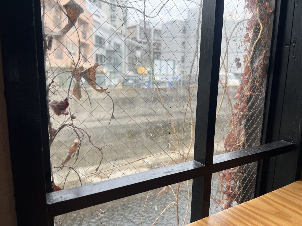 花椒SUGAR&SPICE窓から見た神田川