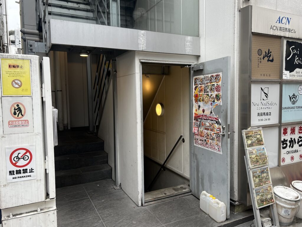 サマルカンドテラスが入るビルのエレベーターへの通路