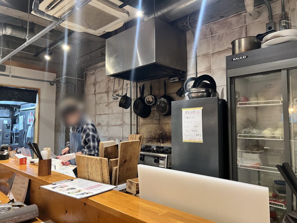 隣のロッヂキッチン風景