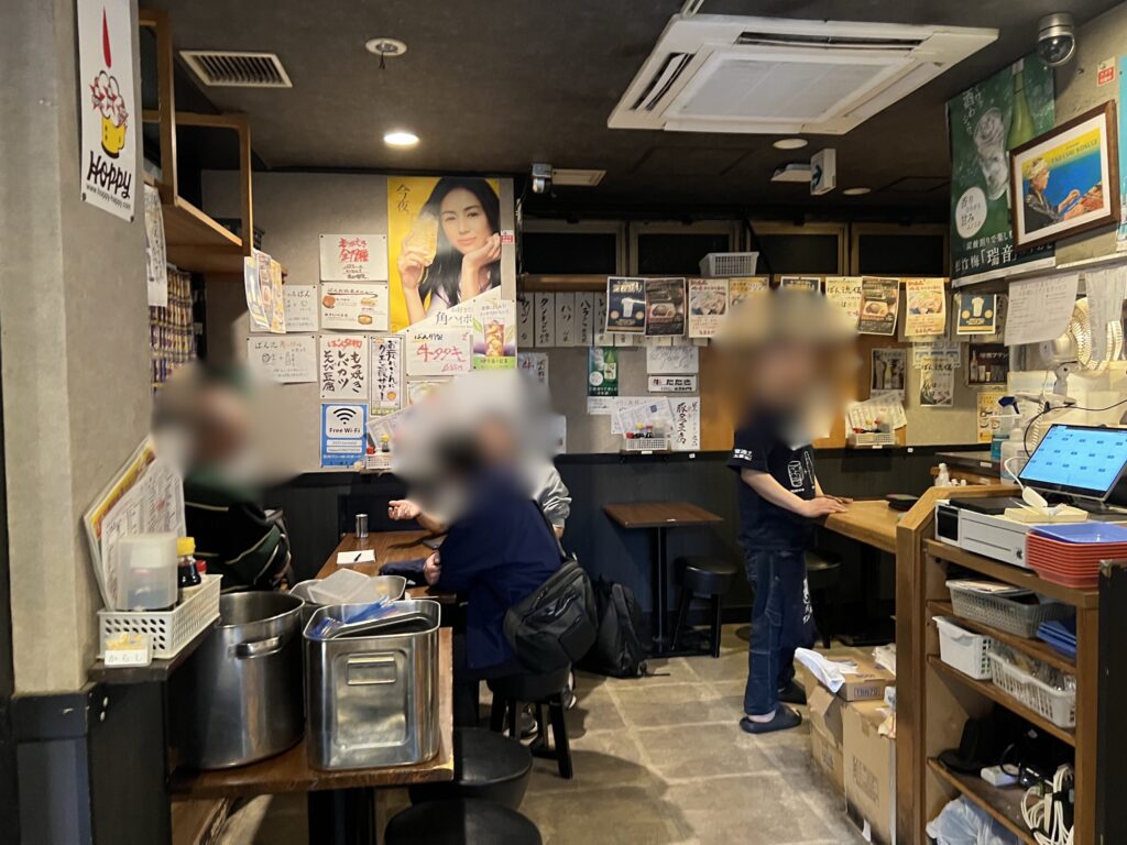 もつ焼きばん昼のみ中の先客