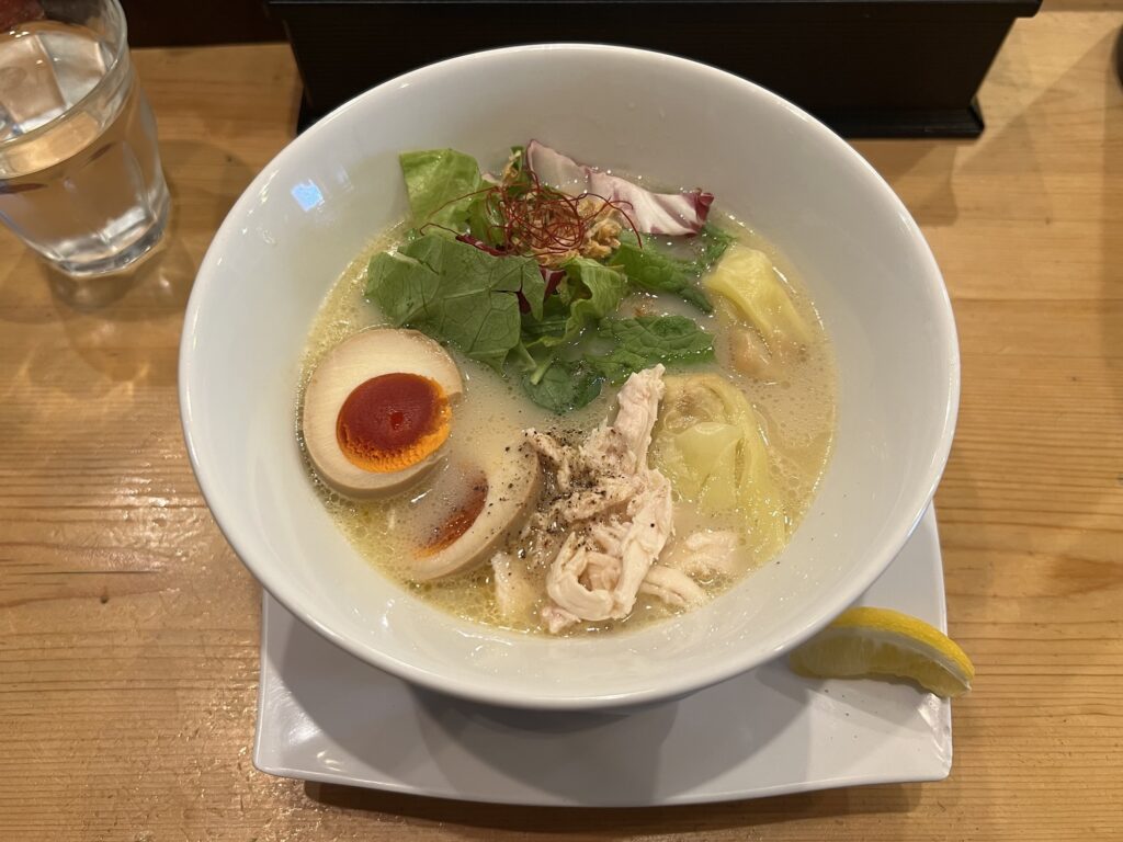 蔭山特選鶏白湯塩そばアップ