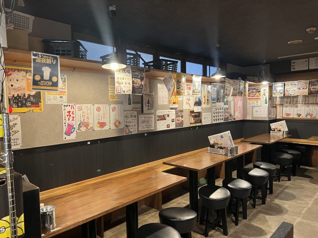 もつ焼きばん第2話の五郎さんの席