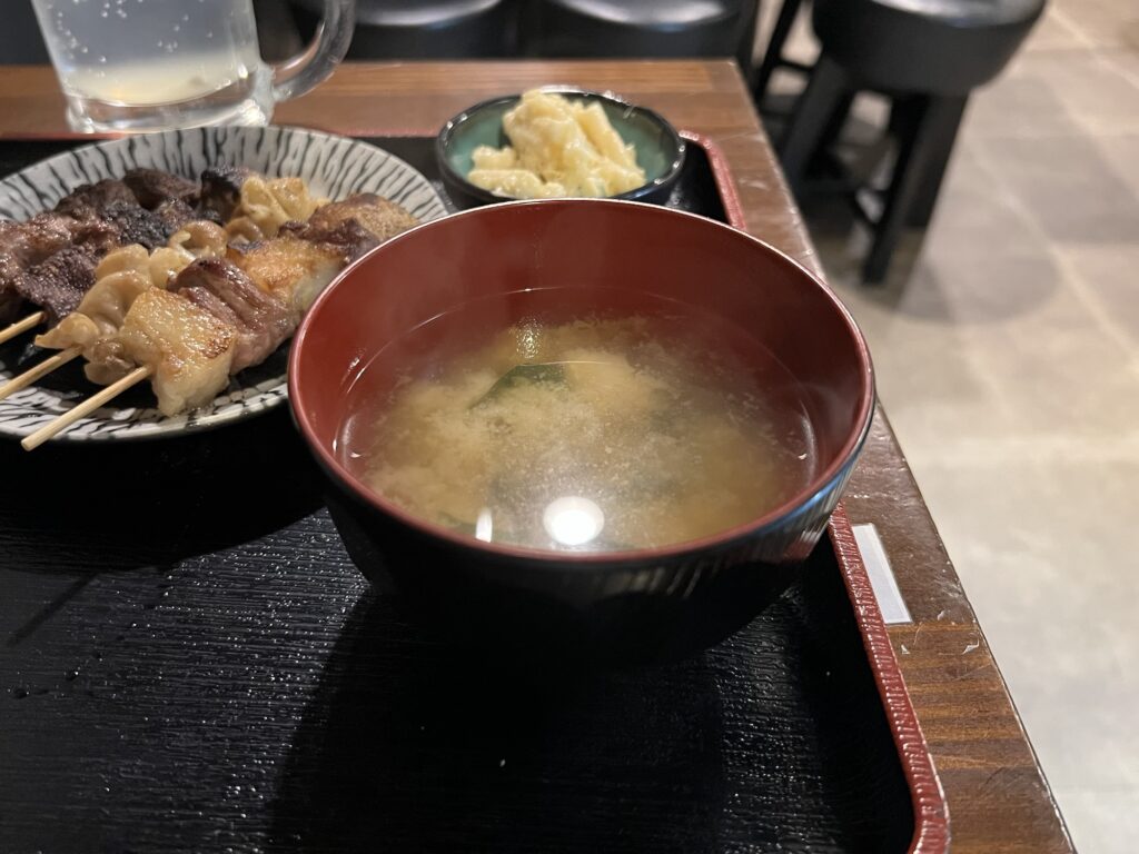 もつ焼きばん味噌汁アップ