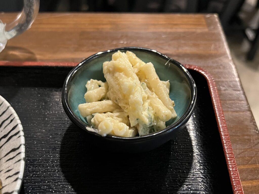 もつ焼きばんマカロニサラダアップ