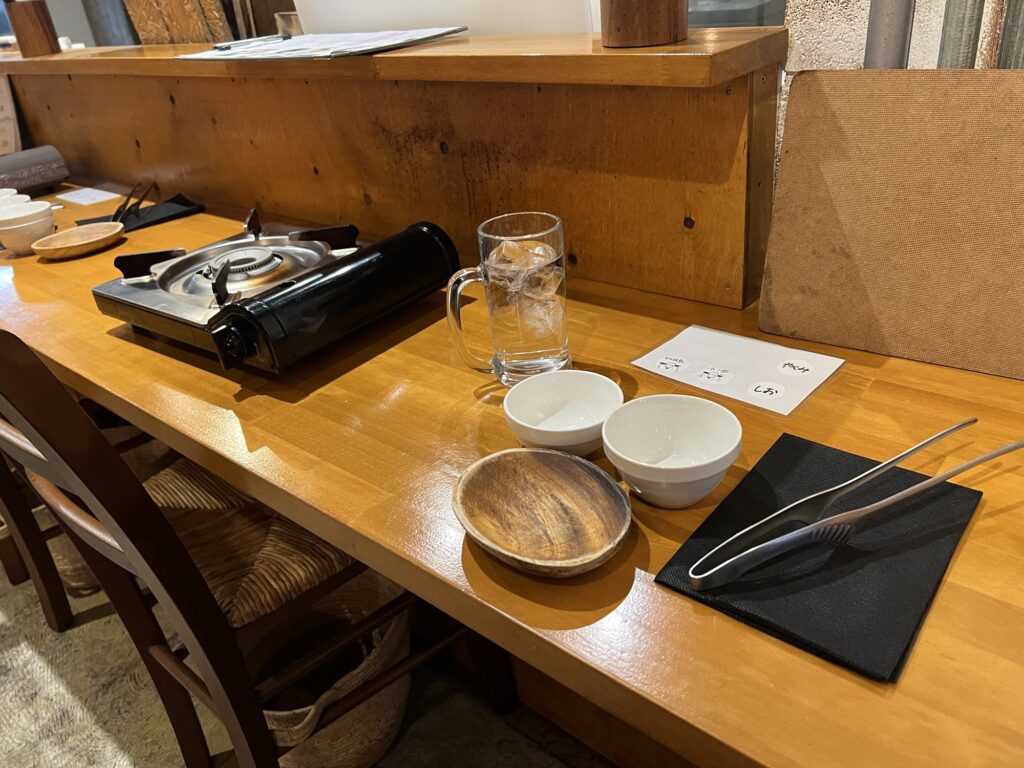 隣のロッヂカウンター席