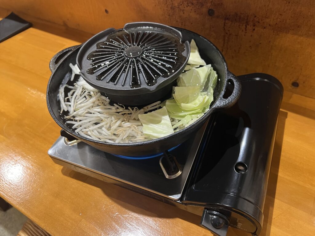 隣のロッヂ野菜だけ入った鍋