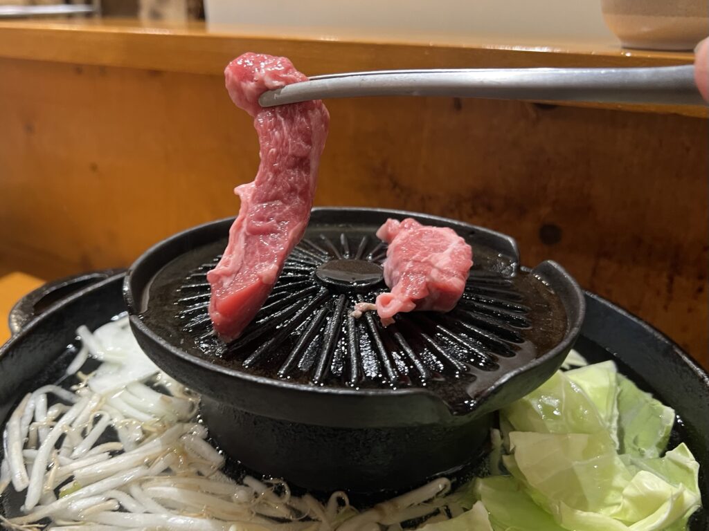 隣のロッヂ肉焼くところ