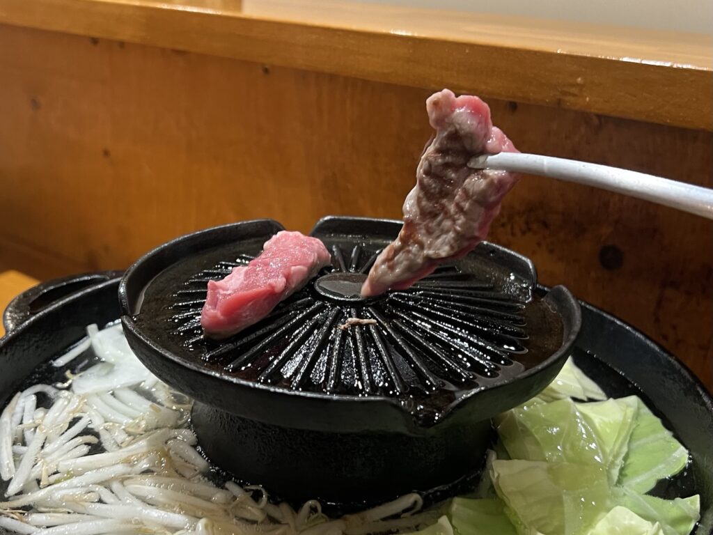 隣のロッヂ肉ひっくり返したところ