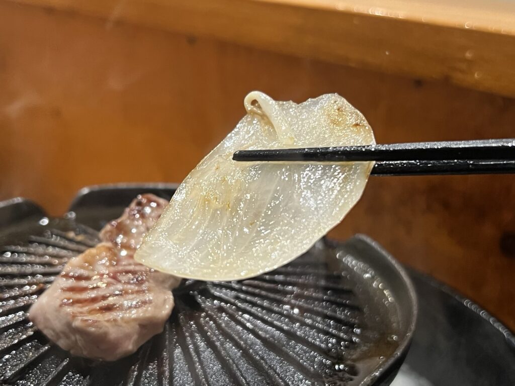 隣のロッヂ焼き目がついた野菜