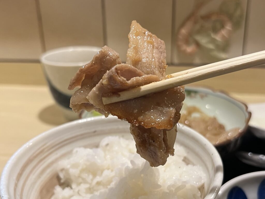 福茶庵豚の生姜焼きご飯にバウンド