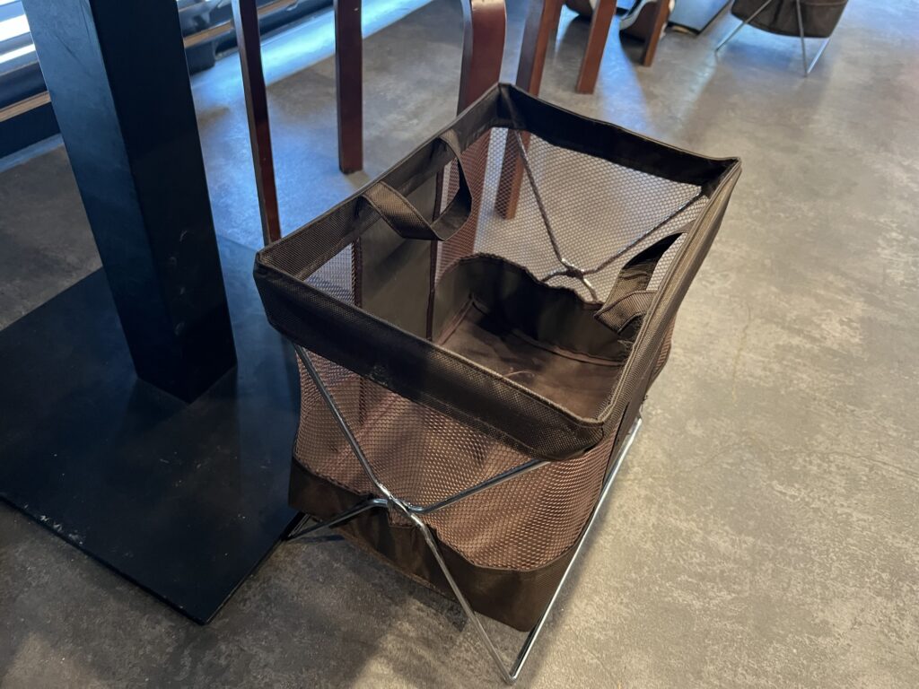 ちょりん荷物置きのカゴ