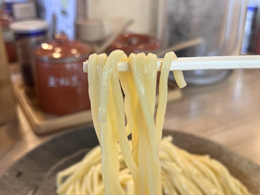 やすべえ麺リフトアップ