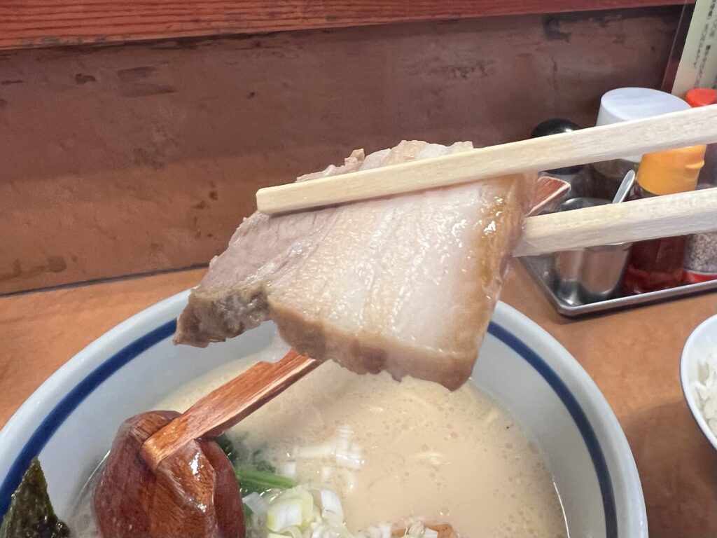 麺友一誠皮付きチャーシューリフトアップ